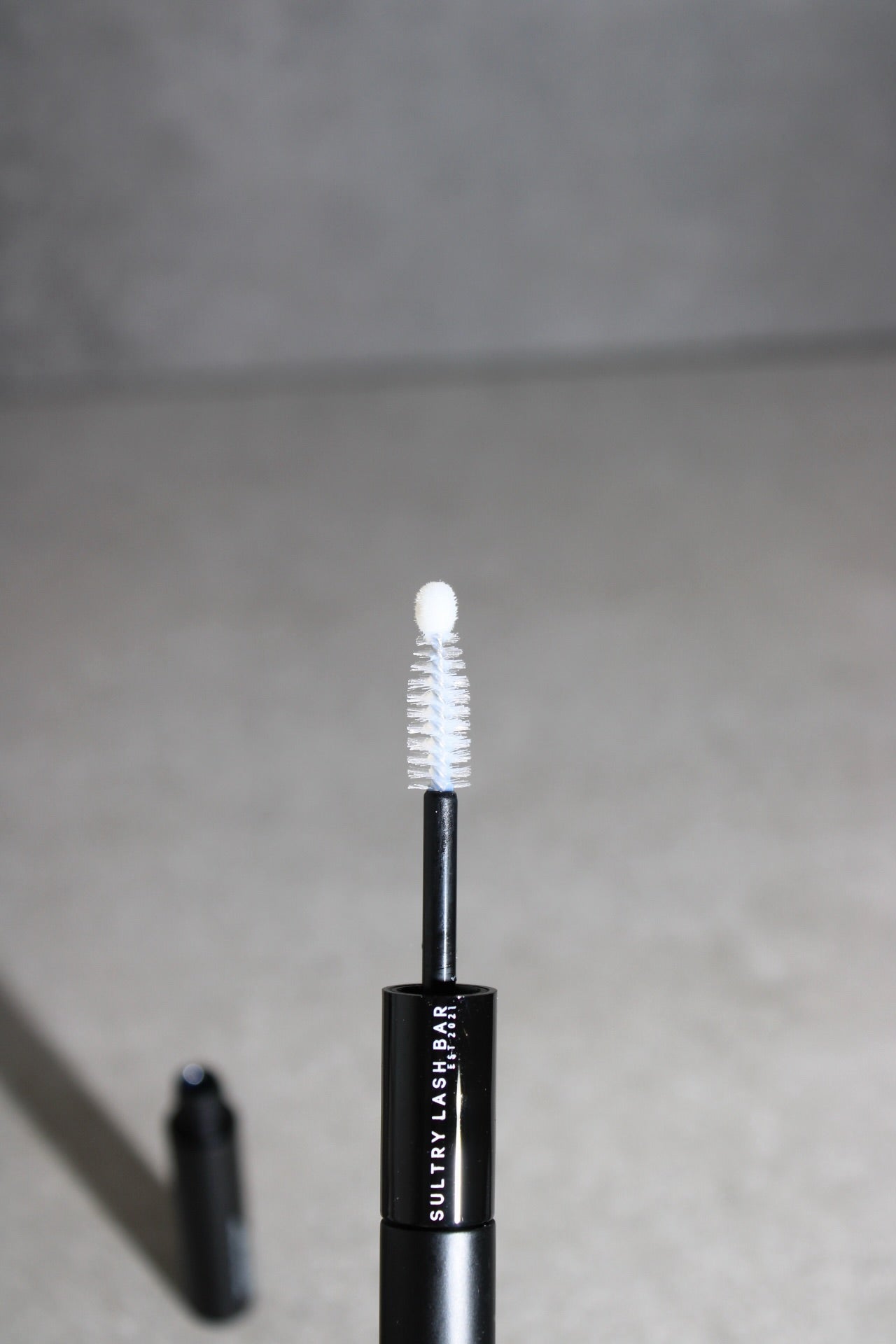 Bond and Seal DIY lash Glue Lasting 7 days