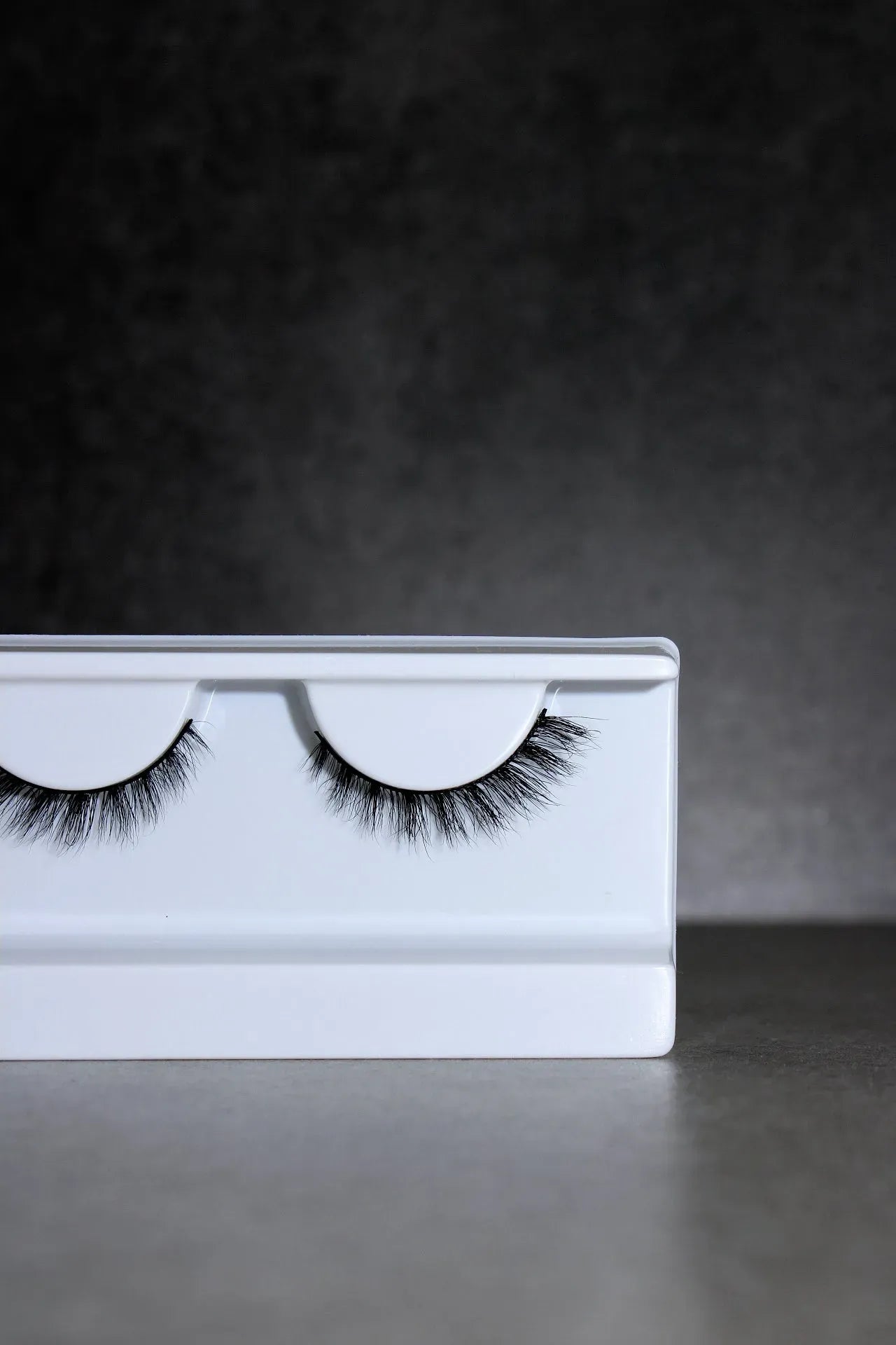 Calm Hooded Eye Short Winged strip eyelash