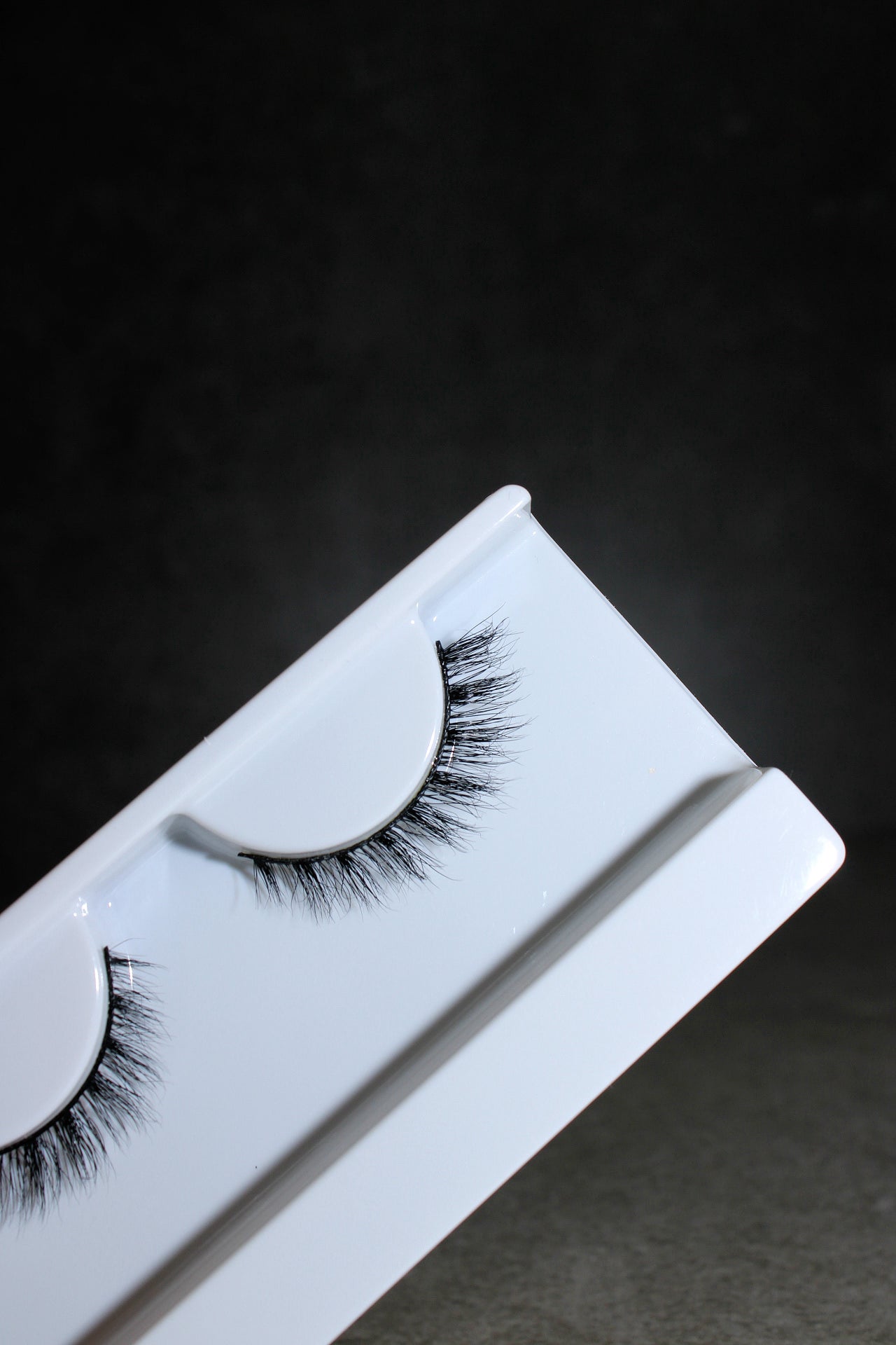 Calm Hooded Eye Short Winged strip eyelash