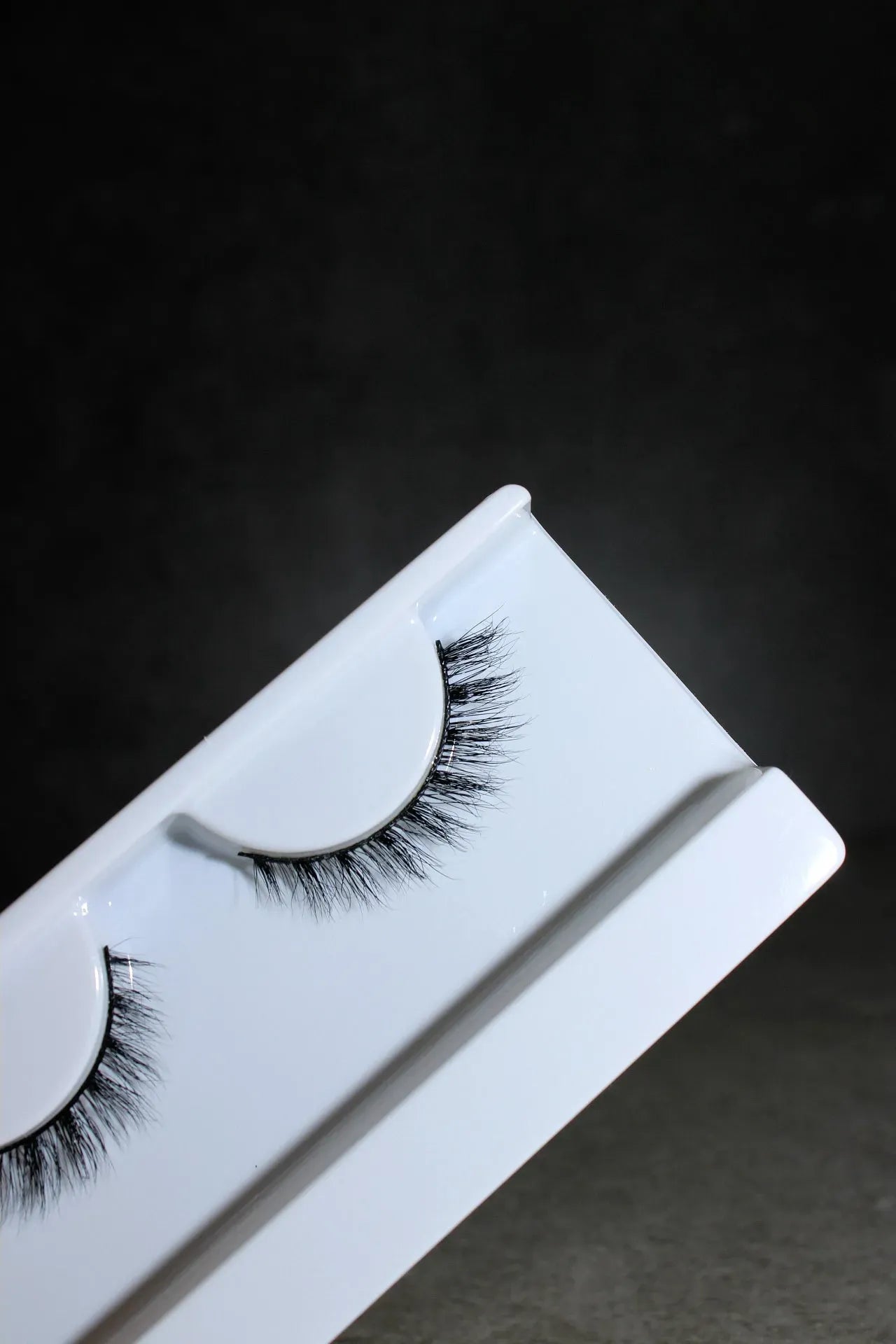 Calm Hooded Eye Short Winged strip eyelash