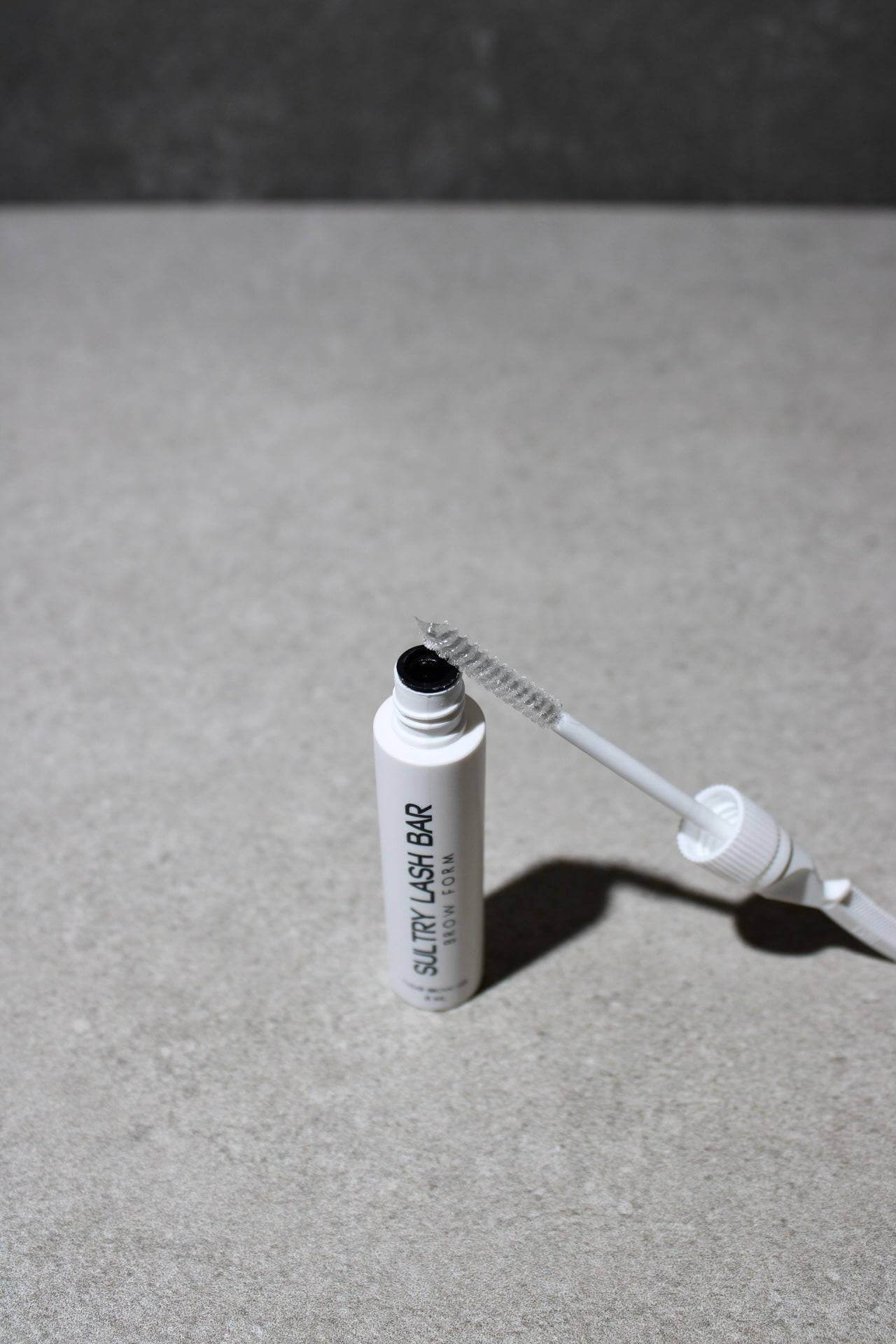 Brow lamination Gels Clear.