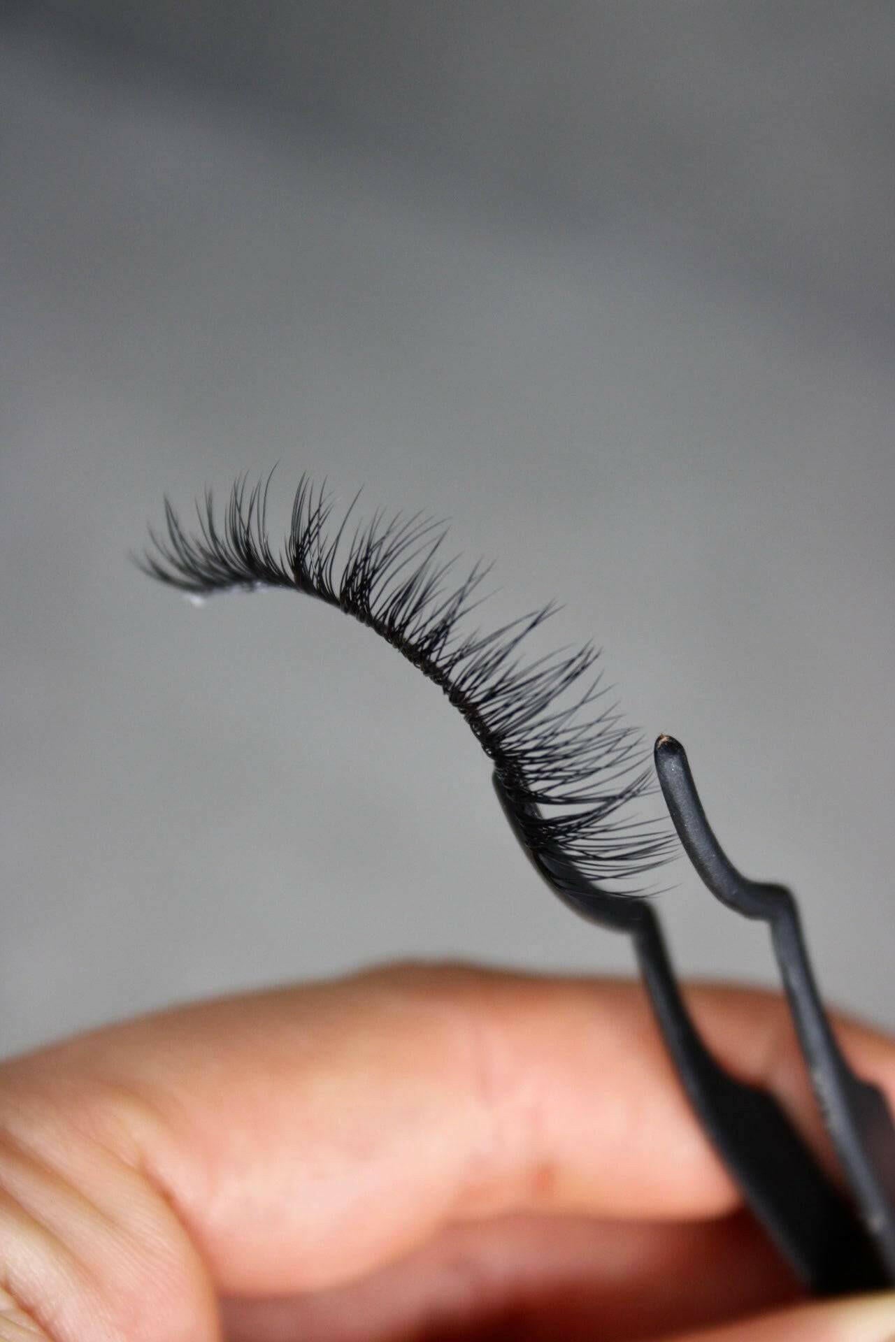 Dusk / Dawn 2 eyelashes in 1 Winged Lash Extension Strip (Limited edition).