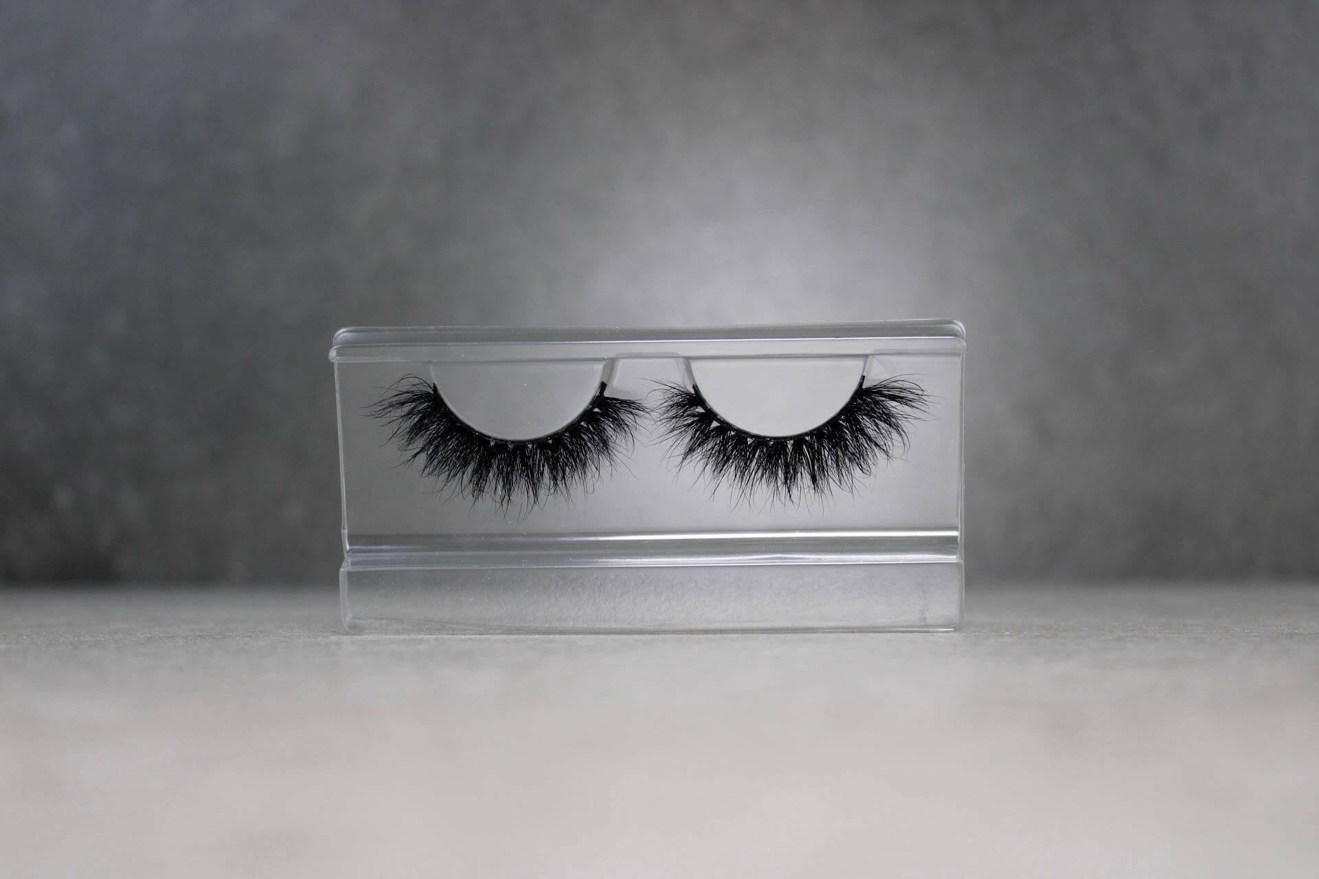 Empowering Russian Volume Fluttery Lash Strip.