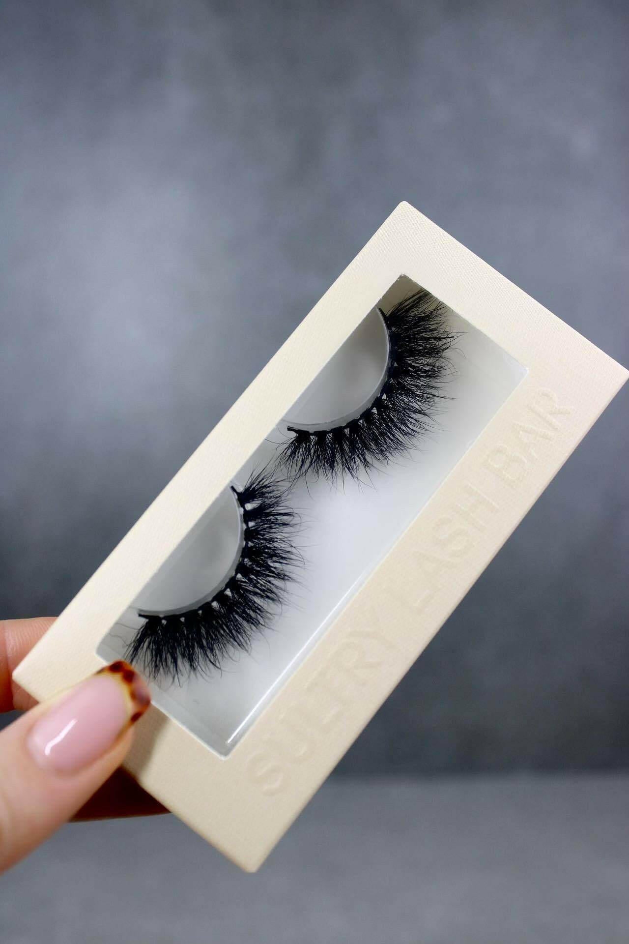 Empowering Russian Volume Fluttery Lash Strip.