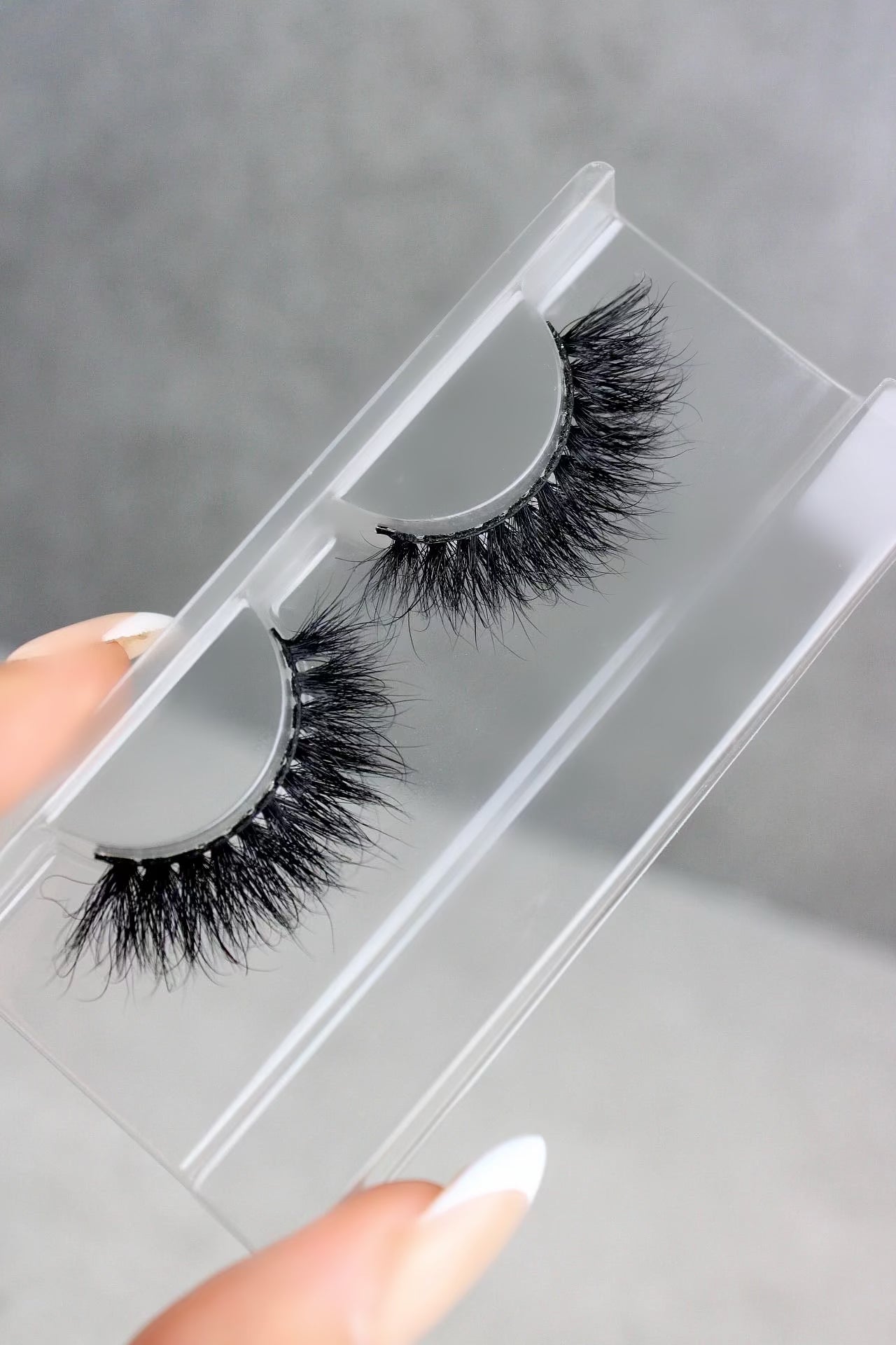 Empowering Russian Volume Fluttery Lash Strip.