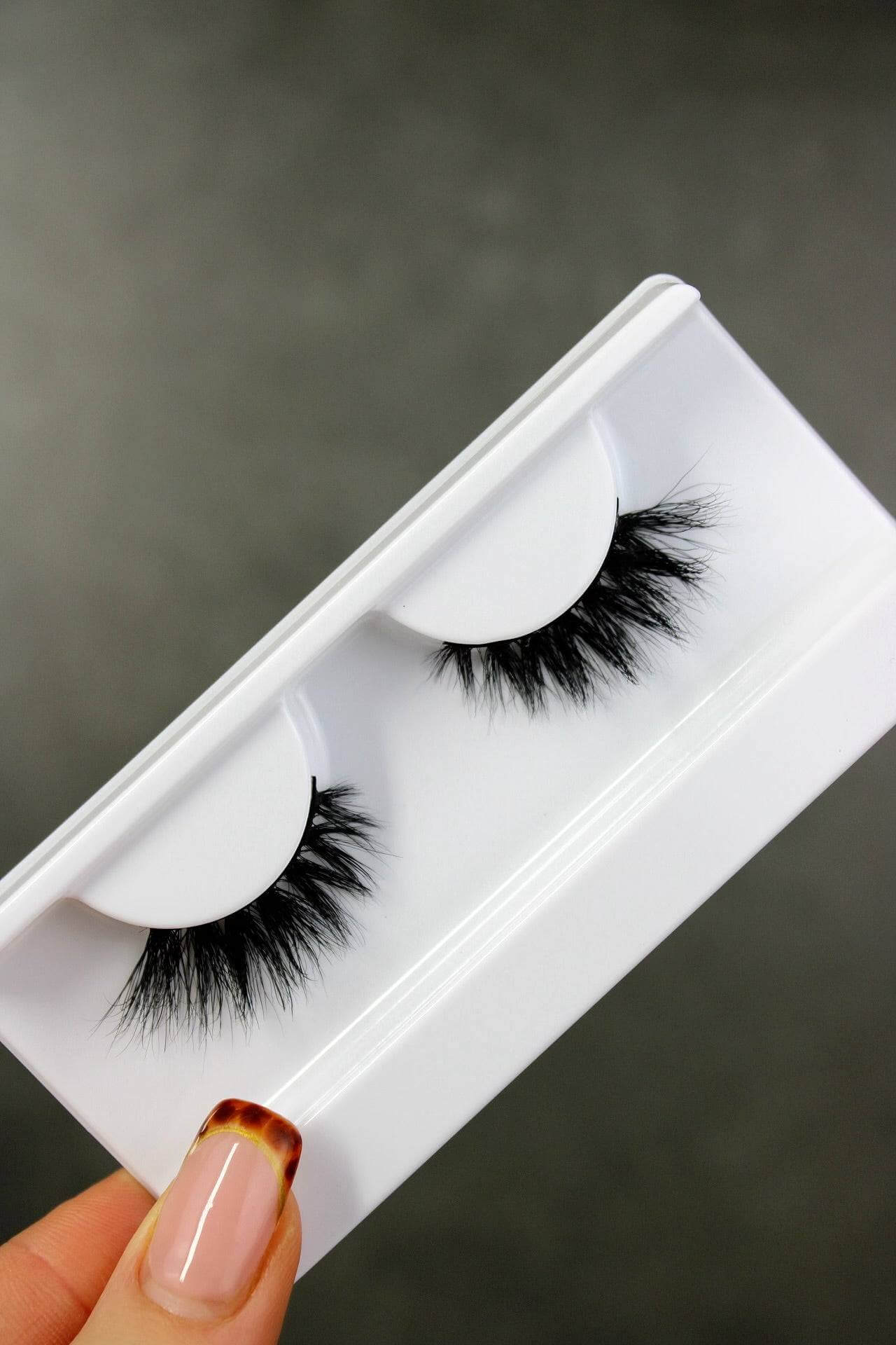 Fox Mega Winged Half Lash set showcasing natural-looking eyelash extensions for a stunning lifted cat-eye effect.
