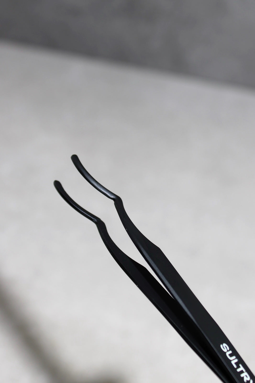 Tweezers For At home DIY Cluster Lash Extensions.
