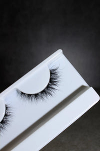 Joy Short Winged Strip lashes For Hooded eyes