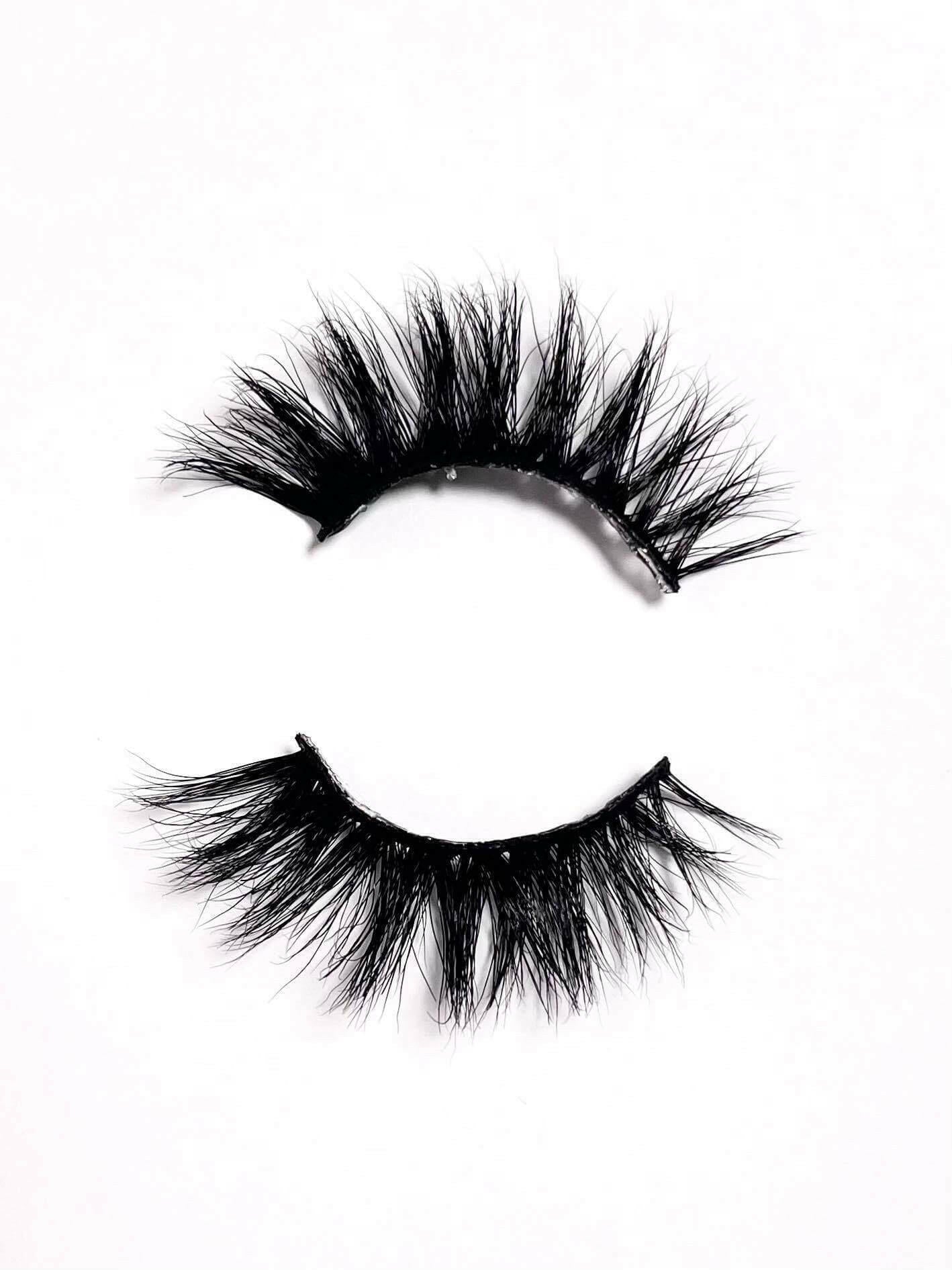 Flirt Winged Half Lash, natural looking eyelash extensions for a dramatic cat-eye effect.