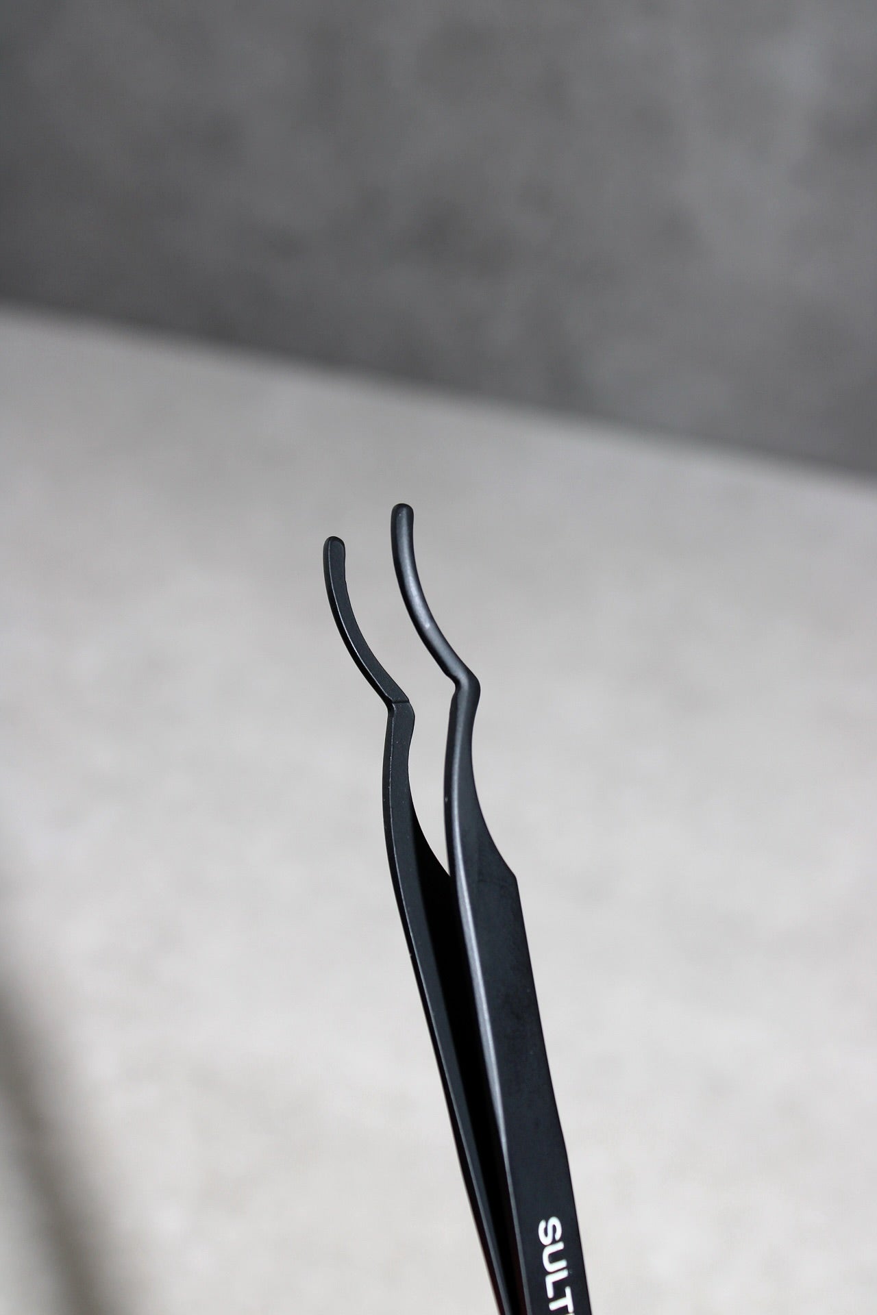 Tweezers For At home DIY Cluster Lash Extensions.