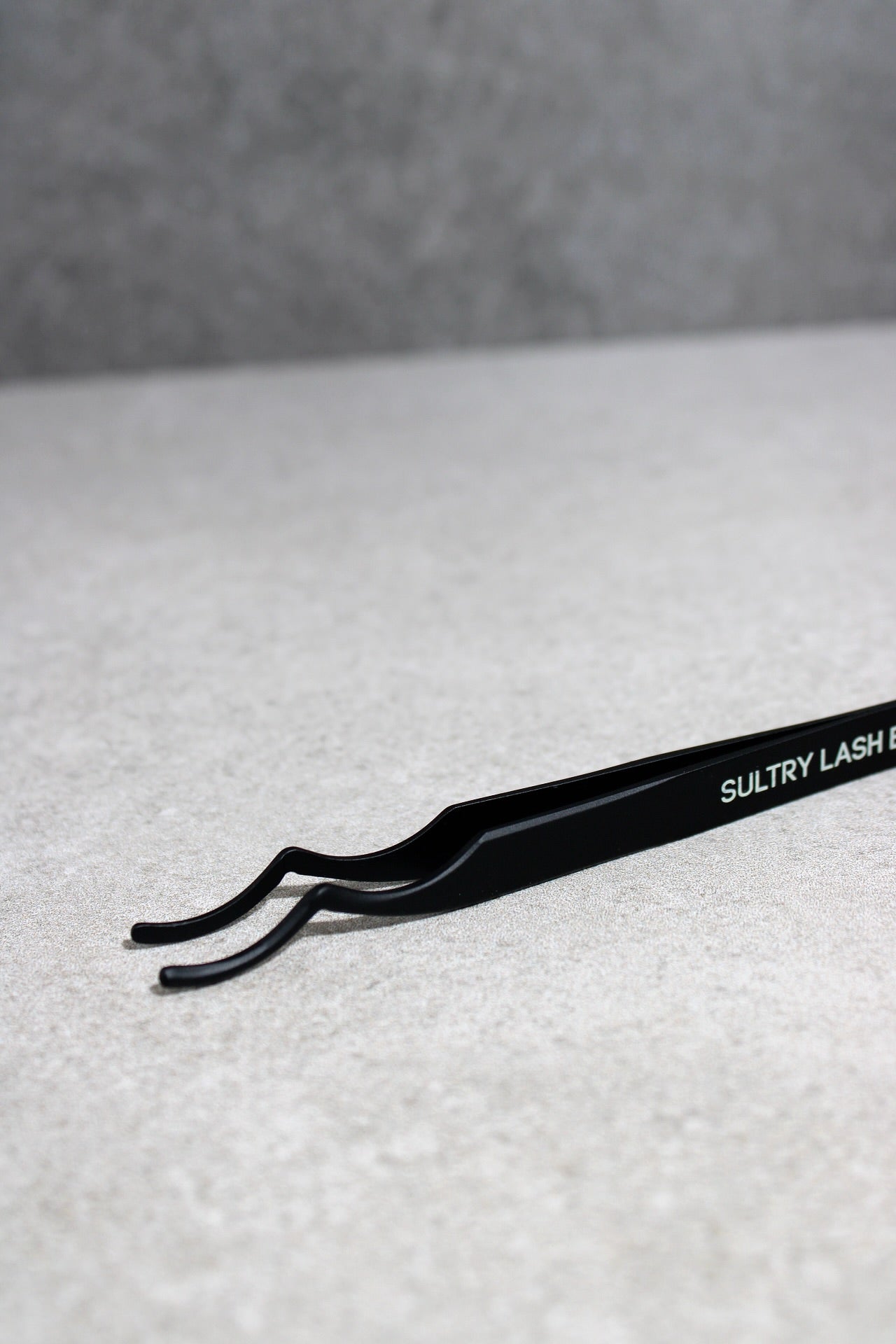 Tweezers For At home DIY Cluster Lash Extensions.